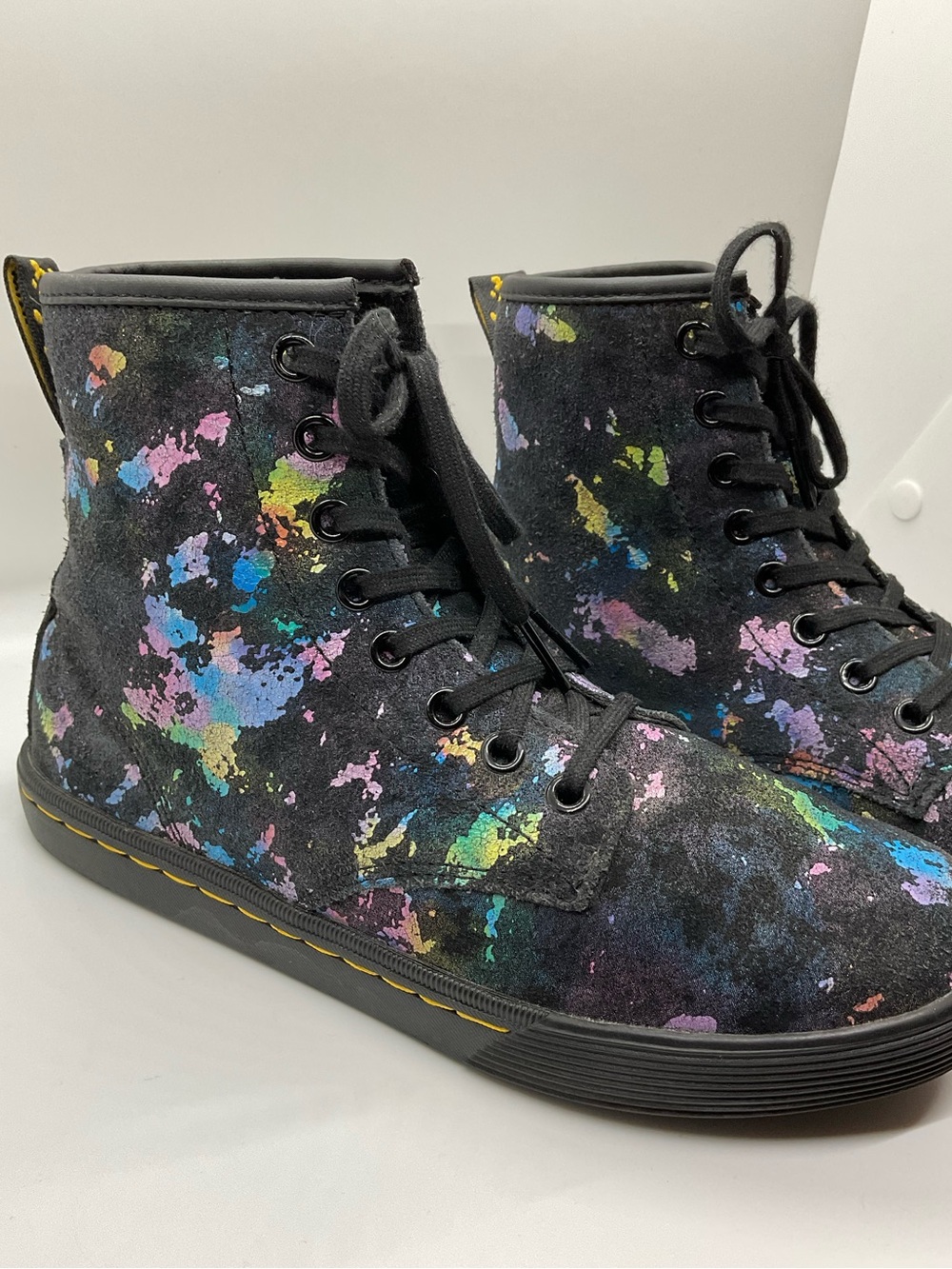 Dr. Martens SHERIDAN WOMEN'S CONFETTI SUEDE CASUAL BOOTS
Women’s size 6